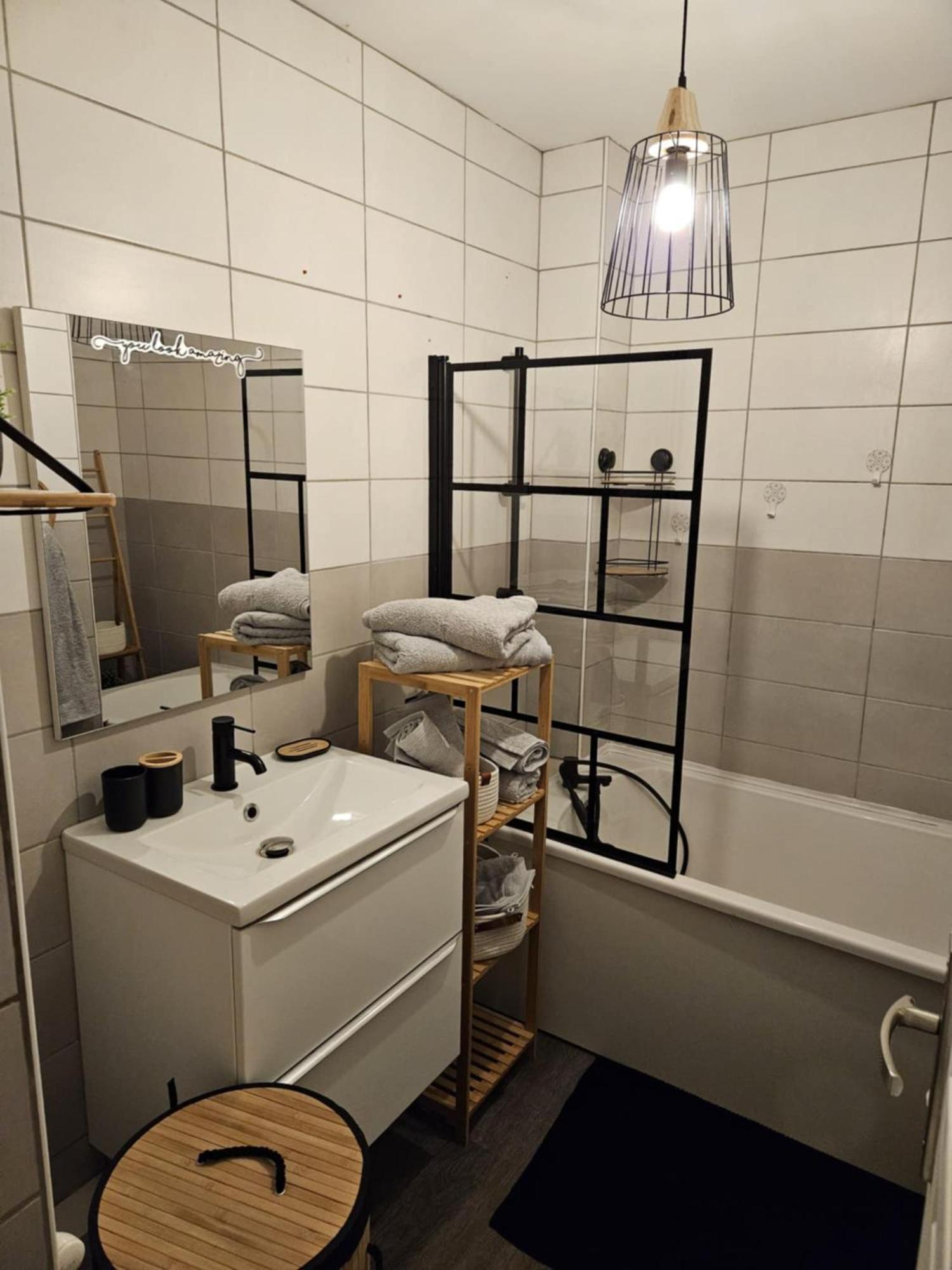 A&M Games And Spa Шарлевиль-Мезьер Экстерьер фото
